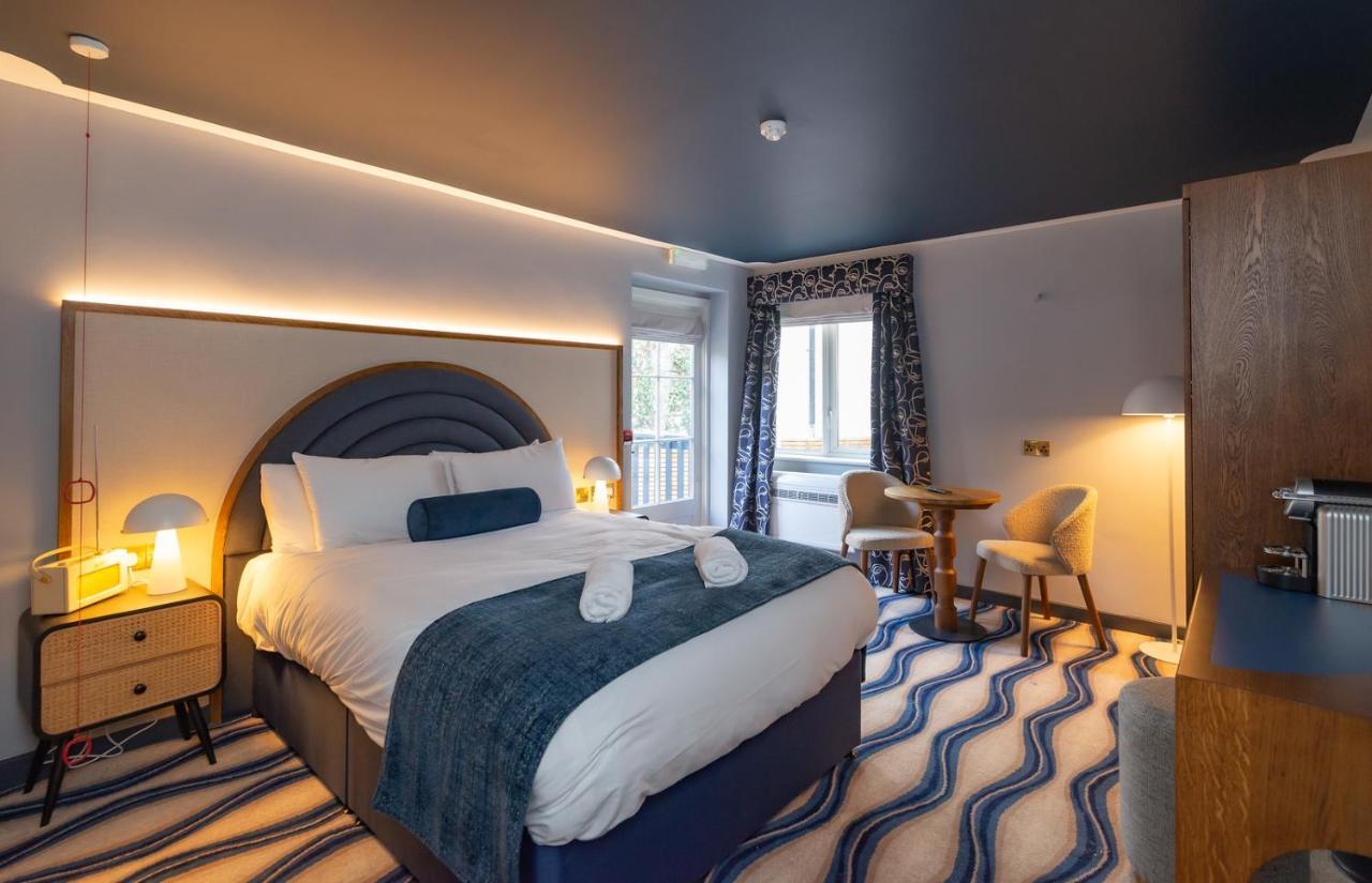Отель The Anchorage Canford Cliffs Экстерьер фото